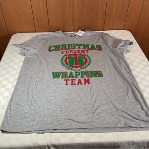 New men’s Christmas present wrapping team tee size XXL